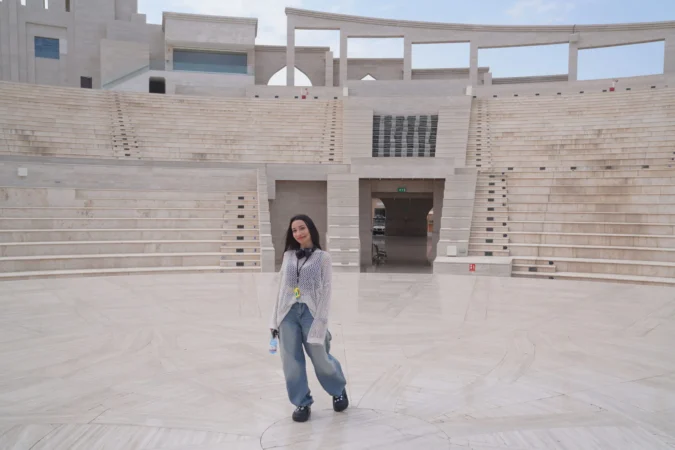 girl enjoying doha city tour