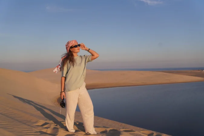 girl posing to photo in inland sea