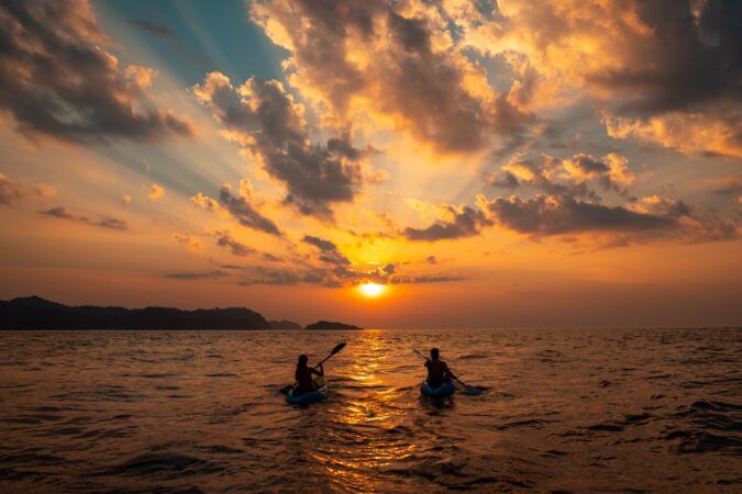 sunset kayaking in qatar