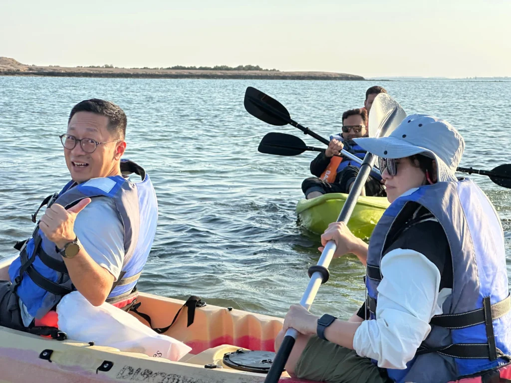 mangroves kayaking in qatar